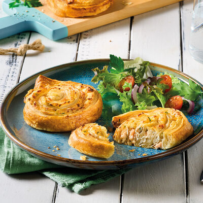 Especialidades - Caracolas de hojaldre con salm&oacute;n y queso