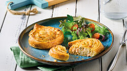 Especialidades - Caracolas de hojaldre con salm&oacute;n y queso