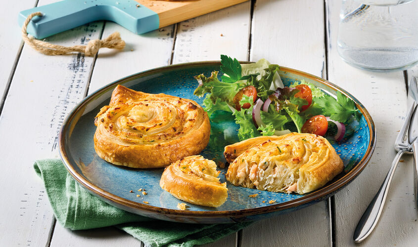 Especialidades - Caracolas de hojaldre con salm&oacute;n y queso