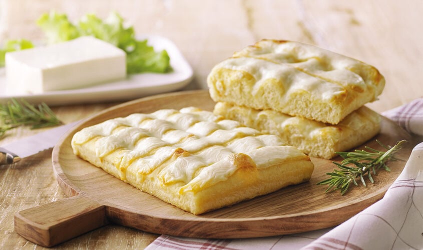 Pizzas - Focaccia amb formatge Stracchino