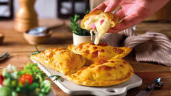 Especialidades - Empanadas de bacon y queso Comt&eacute;