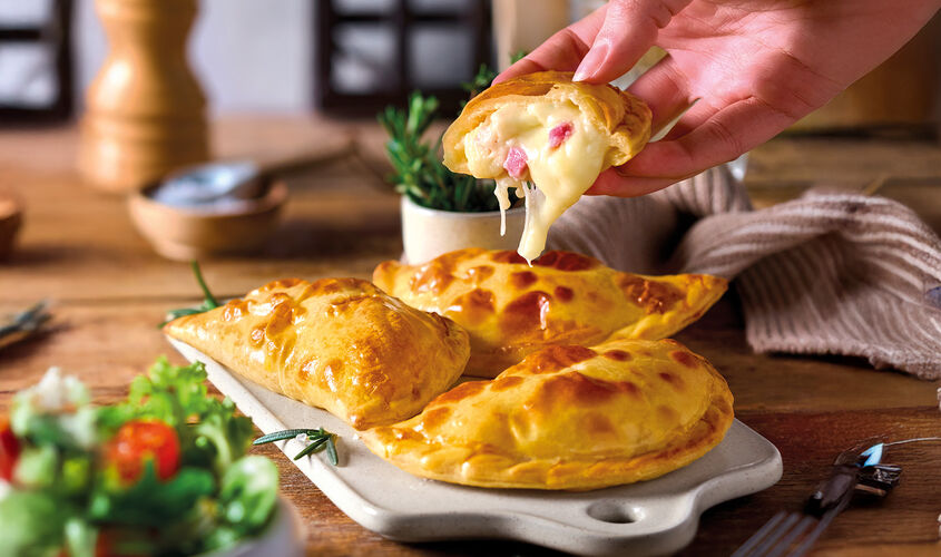 Especialidades - Empanadas de bacon y queso Comt&eacute;