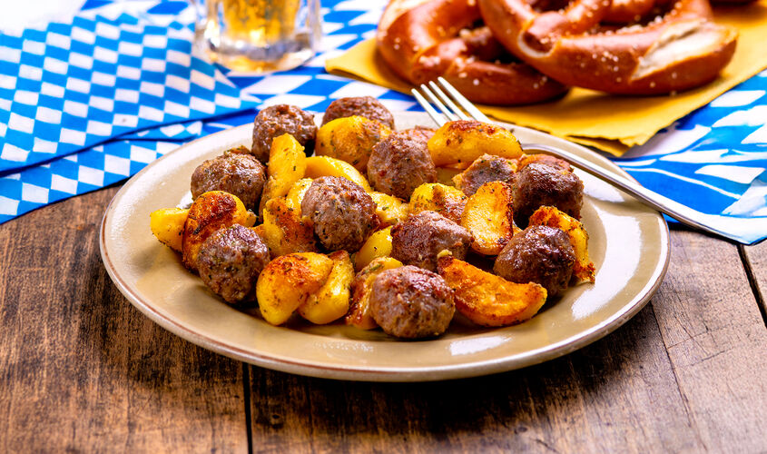 Platos Preparados - Sart&eacute;n de patatas con alb&oacute;ndigas de vacuno