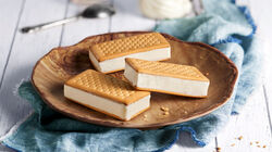 Conos y S&aacute;ndwiches - Sandvitx de nata