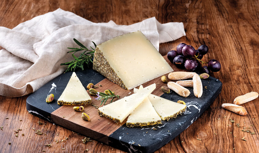 Queso - Formatge d'ovella vell al roman&iacute;