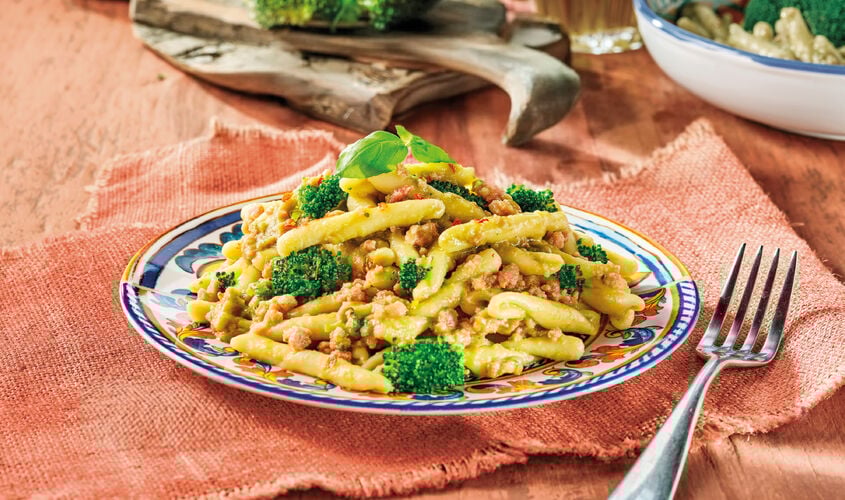 Pasta - Saltat de pasta italiana amb br&ograve;coli i salsitxes