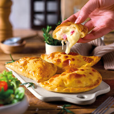 Especialidades - Empanades de bac&oacute; i formatge Comt&eacute;