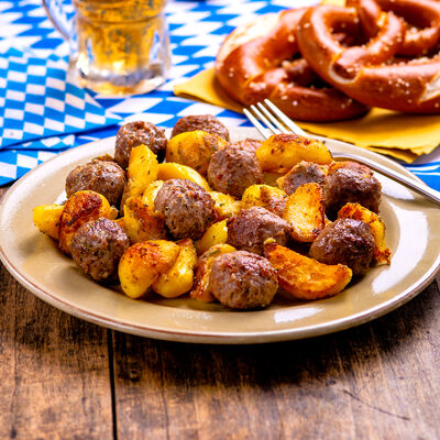 Platos Preparados - Sart&eacute;n de patatas con alb&oacute;ndigas de vacuno
