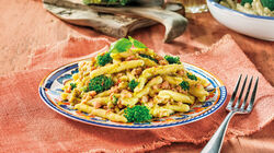 Pasta - Saltat de pasta italiana amb br&ograve;coli i salsitxes