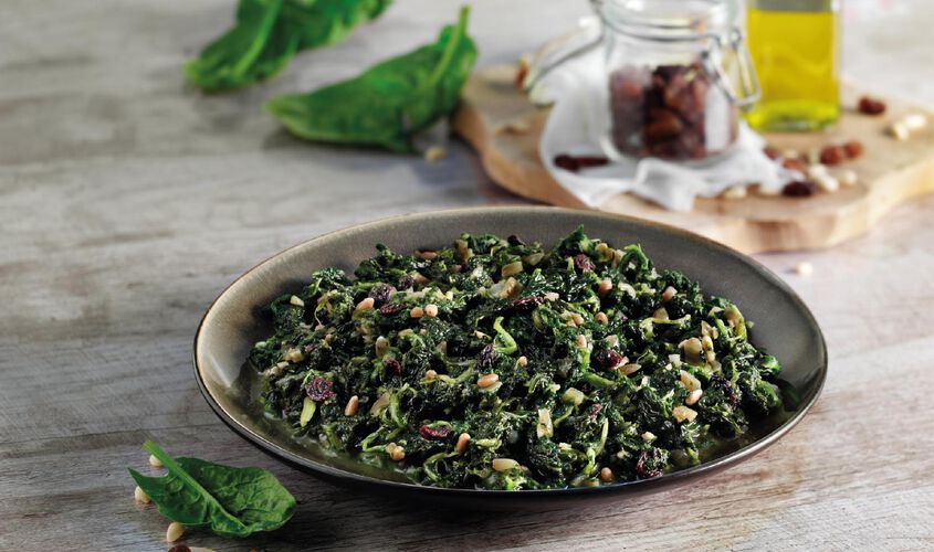 Salteados de verduras - Salteado de espinacas con pasas y pi&ntilde;ones