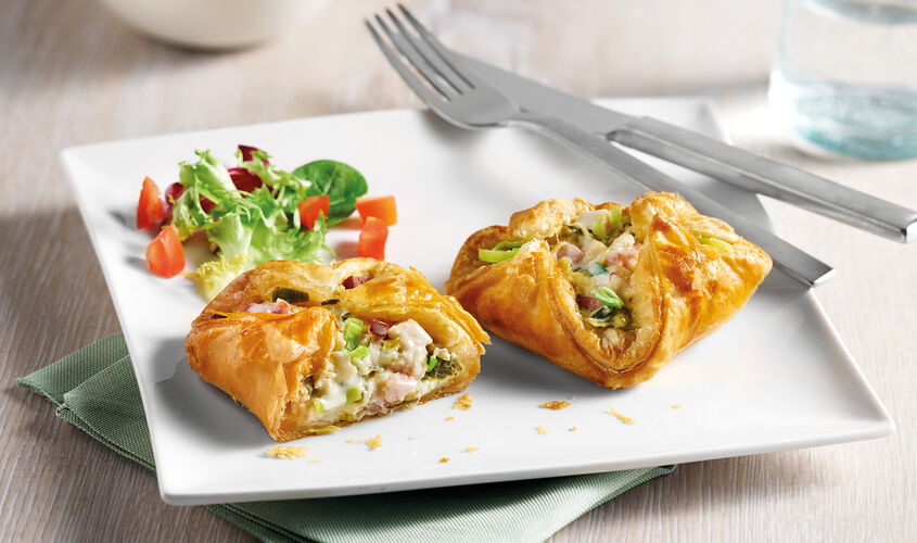 Especialidades - Pasta de full amb pollastre, porro i bac&oacute;