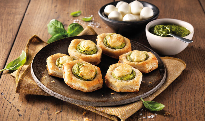 Pizzas - Bocinets de pasta de full al pesto