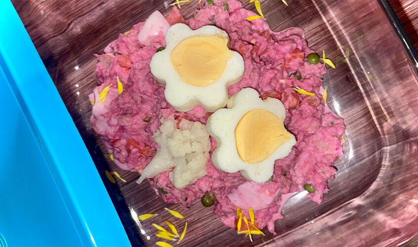 Ensaladilla de coliflor pink "creada por @nia_fit_food"