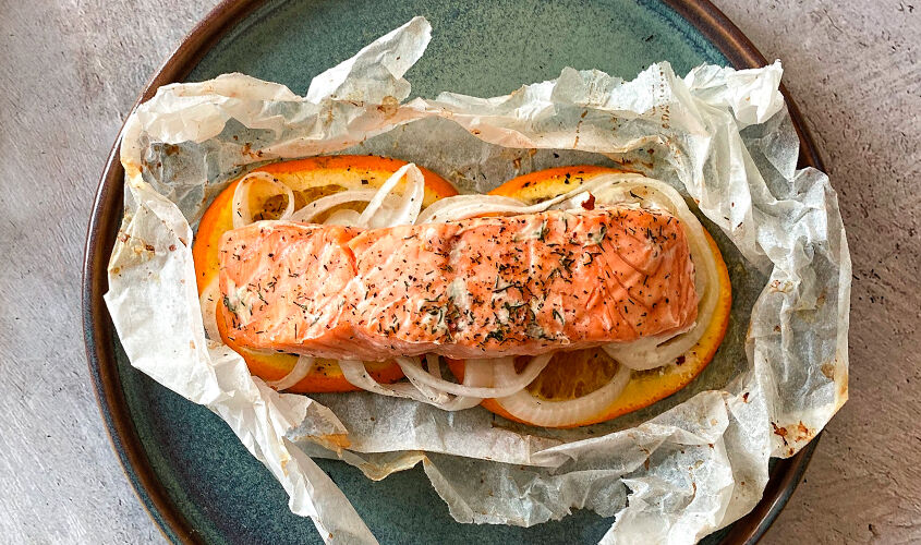 3 formas de preparar el salmón: A la naranja en papillote