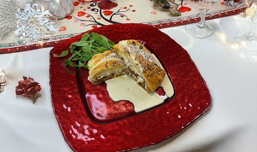Hojaldre de lubina y gambones "creada por @cocinacongemabarajas"
