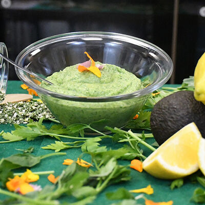 Patates allioli amb guacamole de bròcoli i alfàbrega