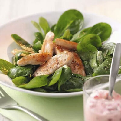Ensalada de can&oacute;nigos con pollo asado