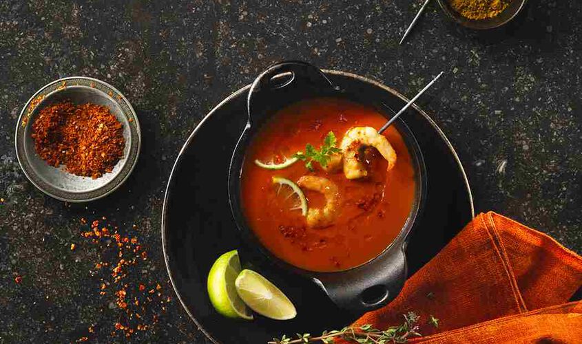 Sopa de pimientos con gambas