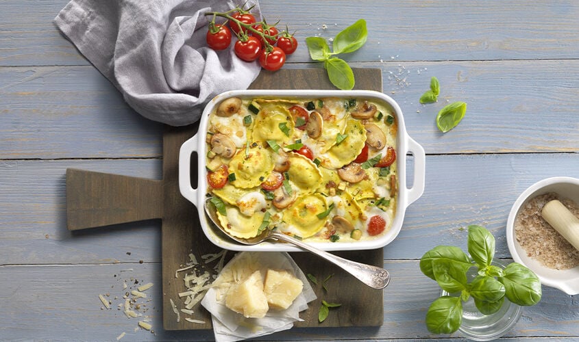 Ravioli de ricotta y espinacas gratinados con champiñones