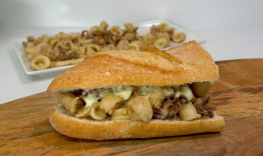 Entrep&agrave; de calamars amb maionesa d'all sense ou "creada per @natta_cuina"