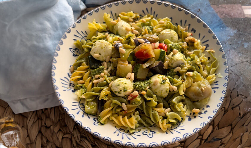Amanida de pasta amb verdures i pesto  "creada per @lasrecetasdeazy"