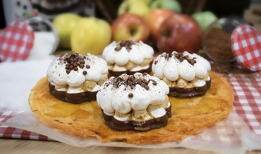 Flor de caramelo con Crumble de manzana asada