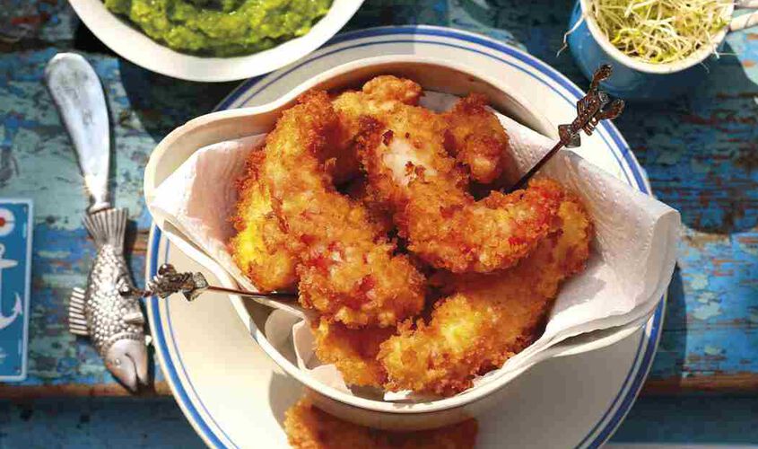 Gambes llagostineres cruixents amb crema de pèsols