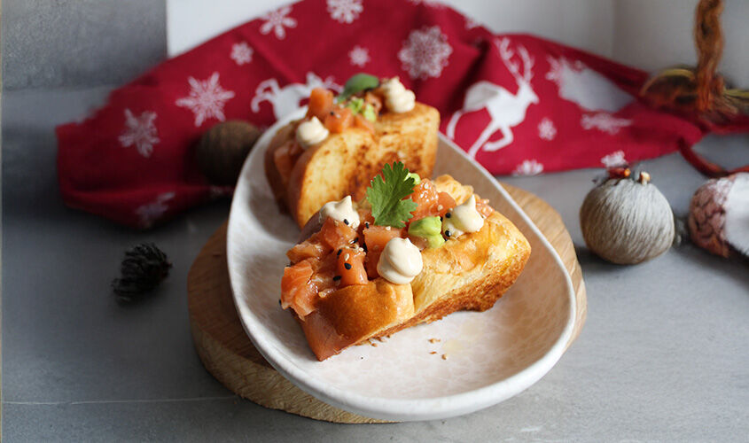 Brioche de tartar de salm&oacute;n "creada por @foodpepa"