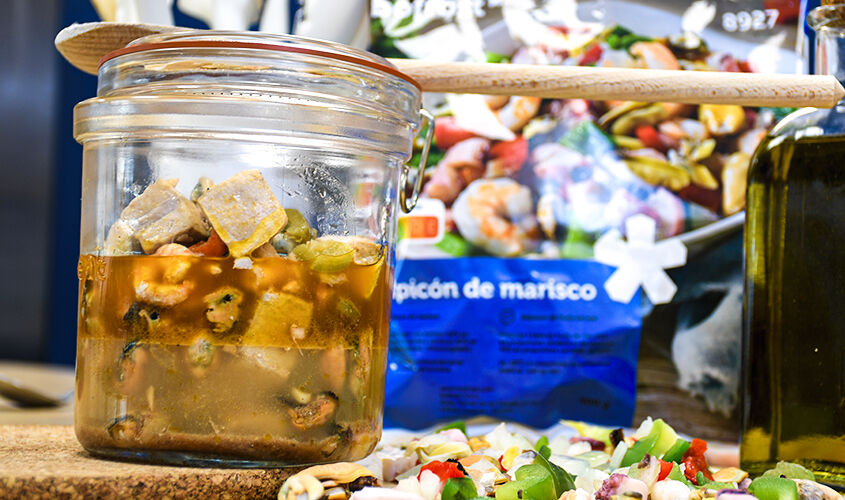 Atún en escabeche con salpicón de marisco