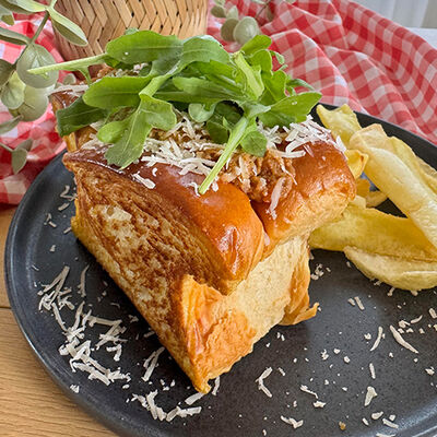 Brioche relleno de alb&oacute;ndigas con rag&uacute; a la bolo&ntilde;esa "propuesta de @saltando_la dieta"