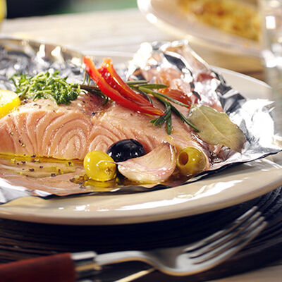  Filete de Salm&oacute;n con tomates cherry y aceitunas al estilo mediterr&aacute;neo