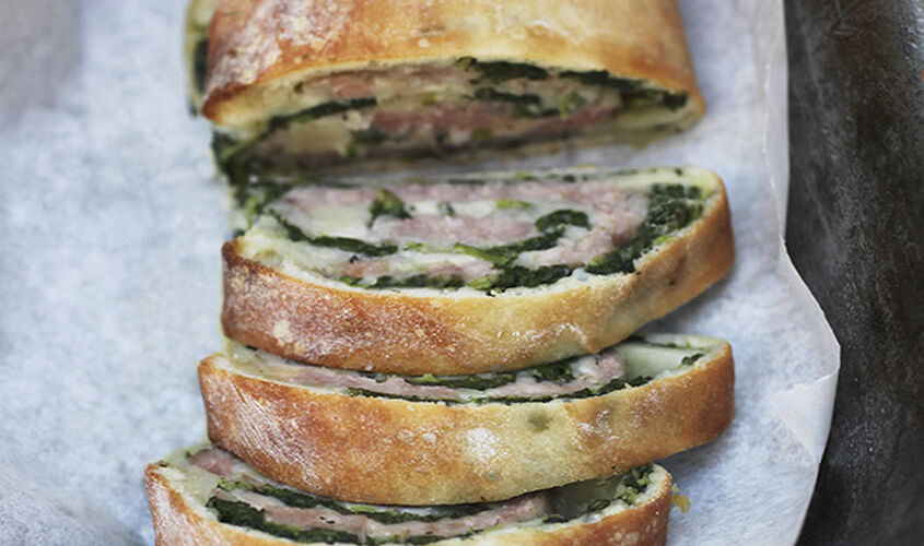 Pasta de full d'espinacs i salsitxes