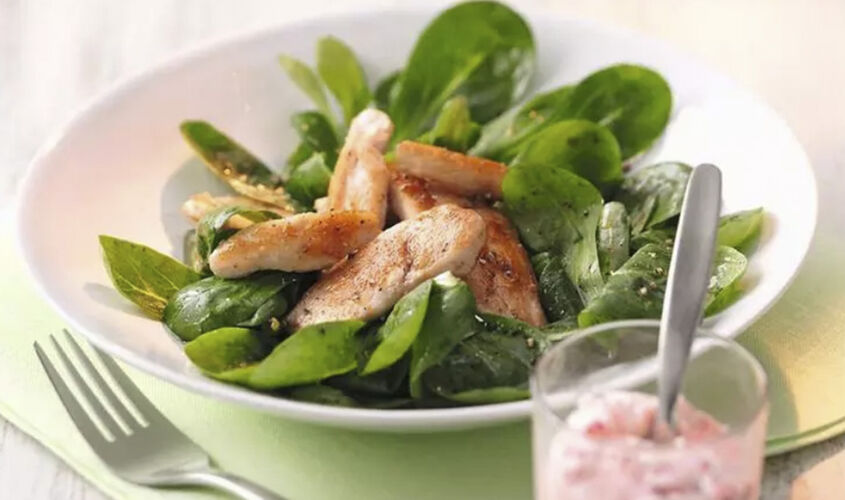 Ensalada de can&oacute;nigos con pollo asado