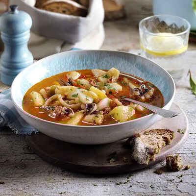 Guiso mar y monta&ntilde;a de sepia con chorizo y patatas