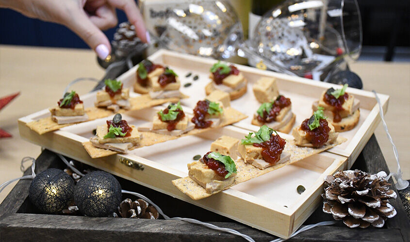 Foie con turr&oacute;n y mermelada de piquillo ahumado