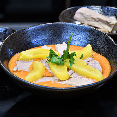 Salmorejo de tomate asado con manzana y at&uacute;n en conserva 