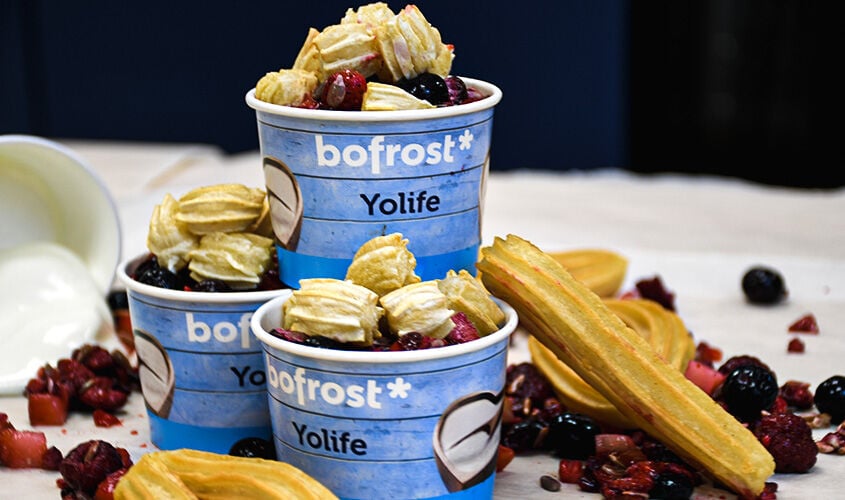 Yogurt con frutos rojos y crujiente de churros