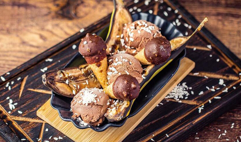 Plátanos a la plancha con helado