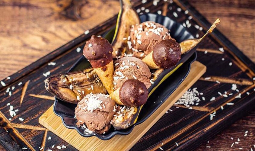 Pl&aacute;tanos a la plancha con helado