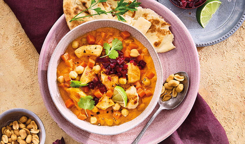Curry de zanahoria con trozos de filetitos de pollo asados 