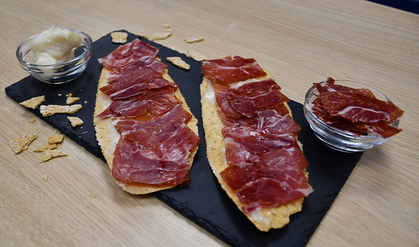 Trikini de crema ib&eacute;rica de queso y jam&oacute;n