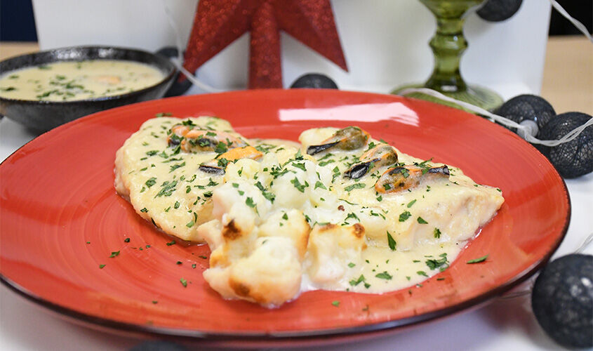Lomos de carbonero con velouté de mejillones