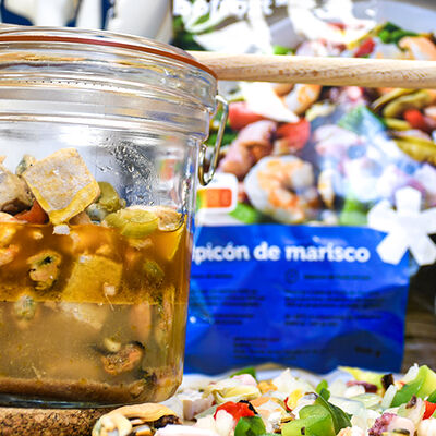 Atún en escabeche con salpicón de marisco