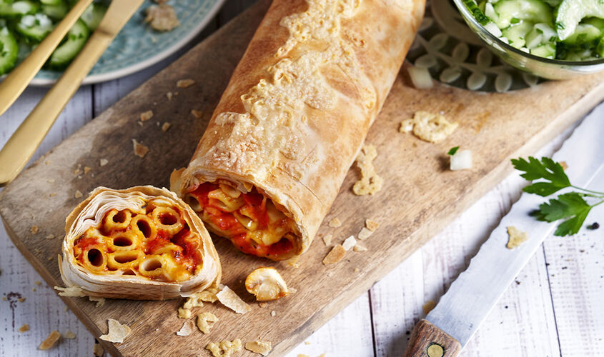 Enrotllat de pasta italiana amb amanida de cogombre