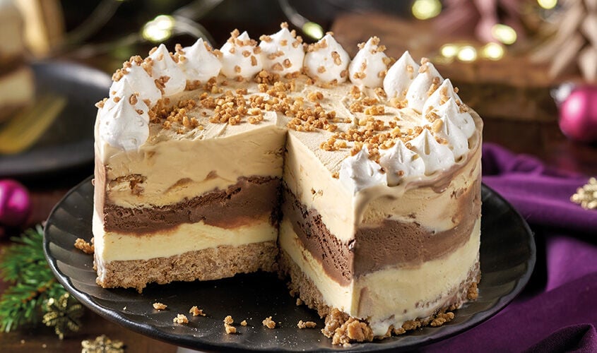 Tarta helada triple delicia con base crujiente