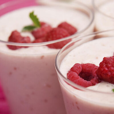 Fruits vermells marinats i gratinats amb gelat de nous