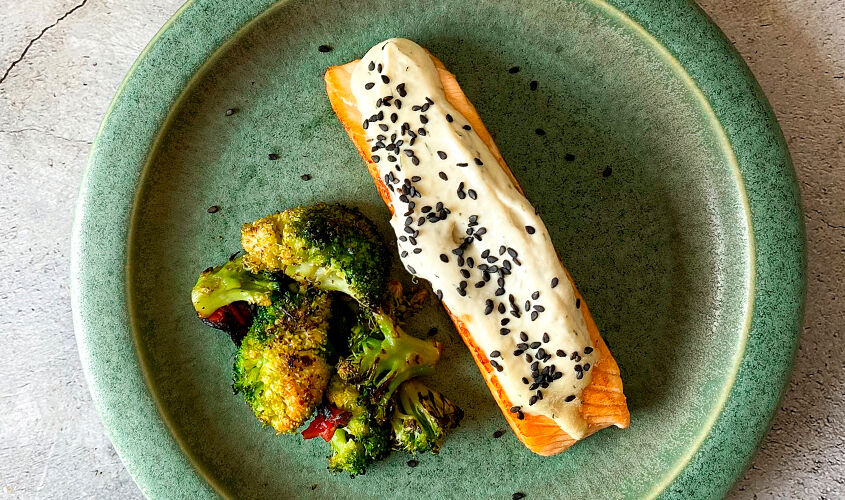 3 formas de preparar el salm&oacute;n: A la plancha con salsa de yogur y tahini