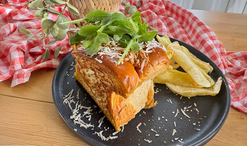 Brioche relleno de alb&oacute;ndigas con rag&uacute; a la bolo&ntilde;esa "propuesta de @saltando_la dieta"