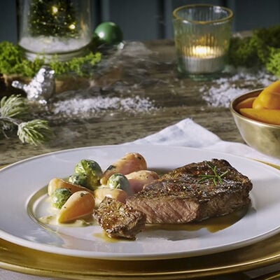 Bistec bov&iacute; de Sud-am&egrave;rica amb pastanagues baby en mostassa i mel