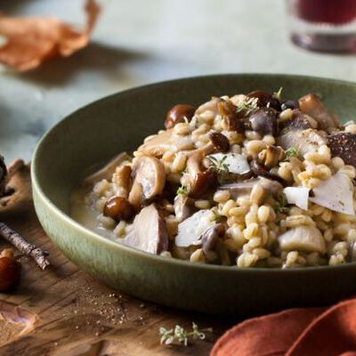 Risotto con cebada, setas, tomillo y ricotta